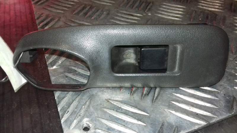 Pulsantiera alzavetro post dx Nissan Primera 2.0 TD del 1999