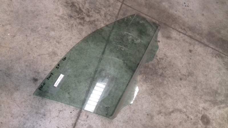 Vetro scendente usato portiera ant dx VW Polo delle 2008