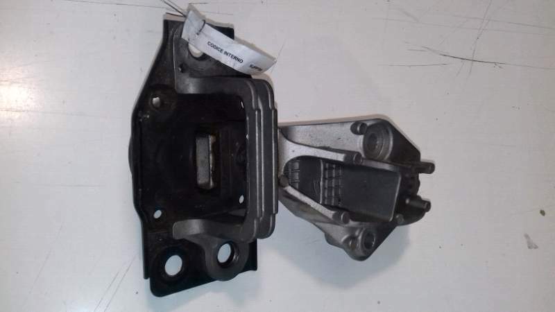 Supporto motore usato Renault Megane 1.5 dci del 2005