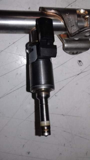 Flauto iniezione benzina usato VW golf 7 1.2 ti cod 04E133320