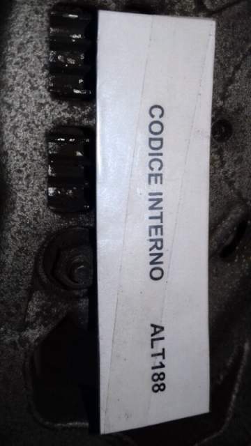 Alternatore usato Nissan Primera 1.8 benzina 23100AU000