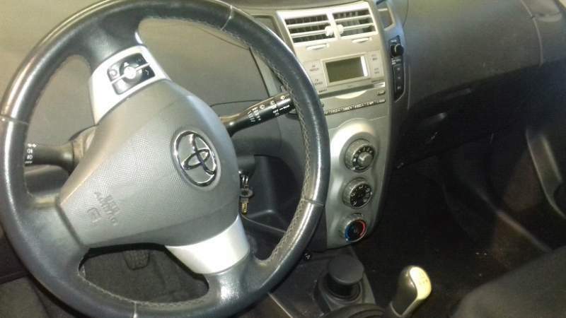 Toyota Yaris 1.3 benzina del 2007 demolita per ricambi