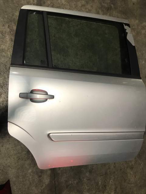 Portiera posteriore destra Opel zafira &quot;2007&quot; grigio chiaro