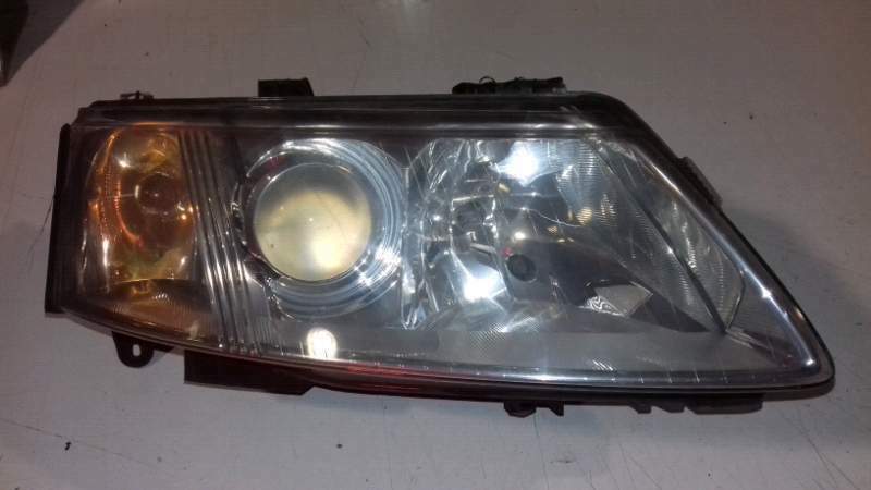 Faro ant dx Saab 93 1.9 CDTI berlina del 2007