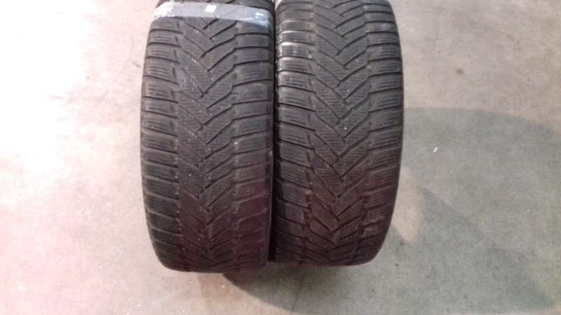 N&deg;2 gomme invernali al 60% Dunlop SP Winter 245/45 R18 96V GOMMUS045