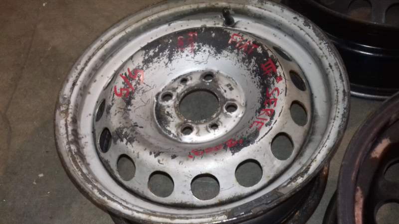 N&deg;5 cerchi in ferro Fiat Punto 3 Serie 2009 R14 4 fori