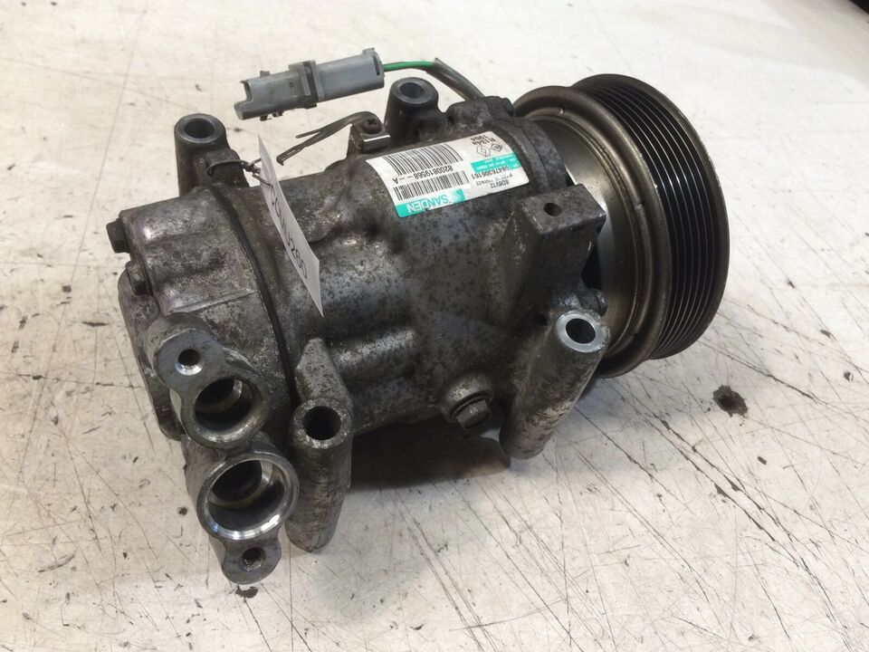 Compressore clima RENAULT CLIO 1.2b - 8200819568 - COMU260