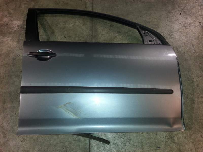 Portiera ant dx vw golf 5 del 2006 col grigio antracite (segnata)