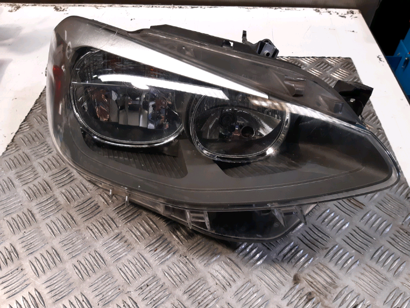 Faro ant dx BMW 118d 2013 FANU906