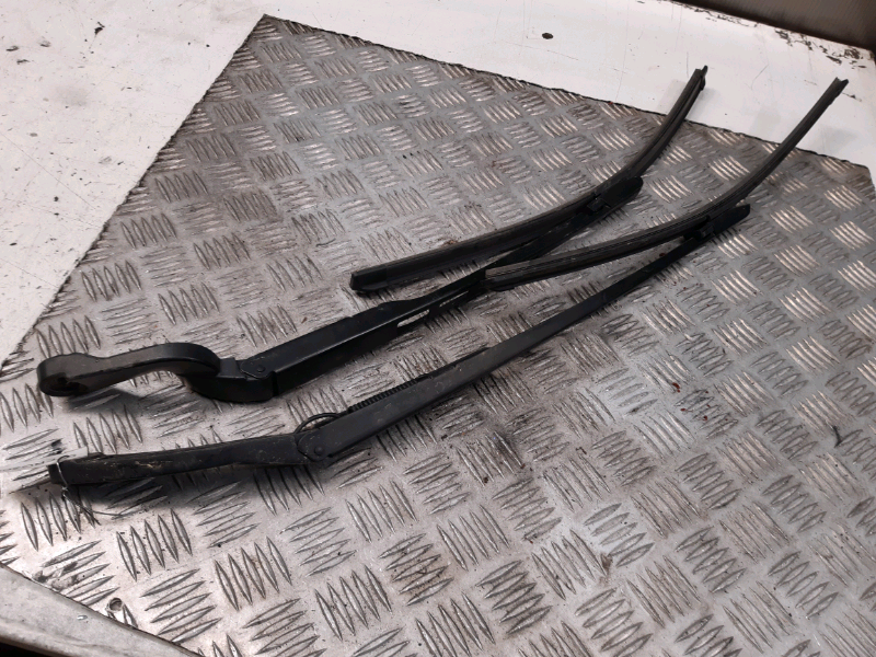 Bracci tergi con spazzole Audi A6 3.0tdi berlina 2006 STERG205