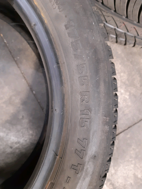 N.2 gomme estive Michelin 175 55R15 77T GOMMUS127