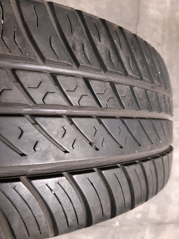 N.2 gomme estive Michelin 175 55R15 77T GOMMUS127