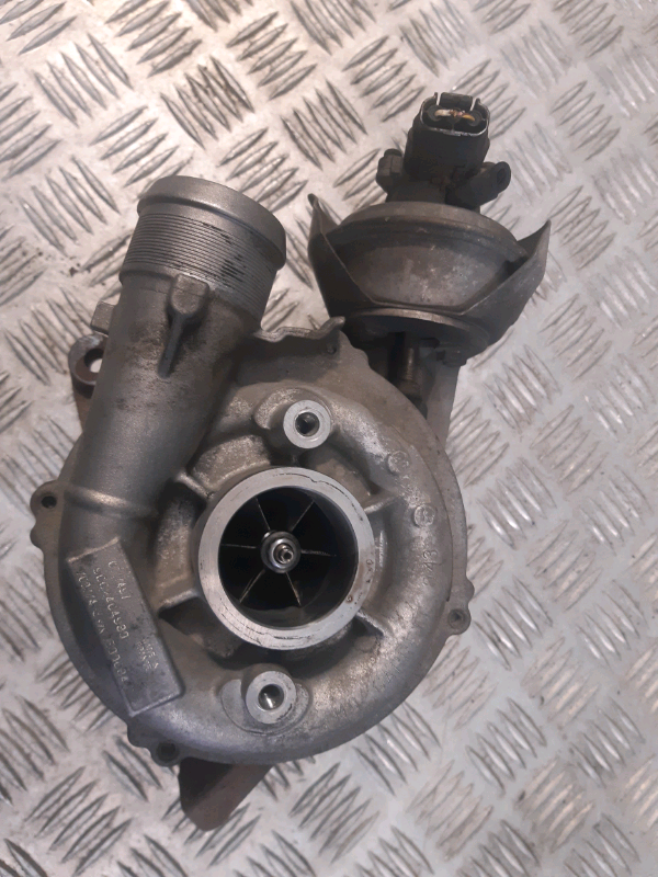 Turbina usata Volvo V50 2.0d 2008 TB249 760774-3