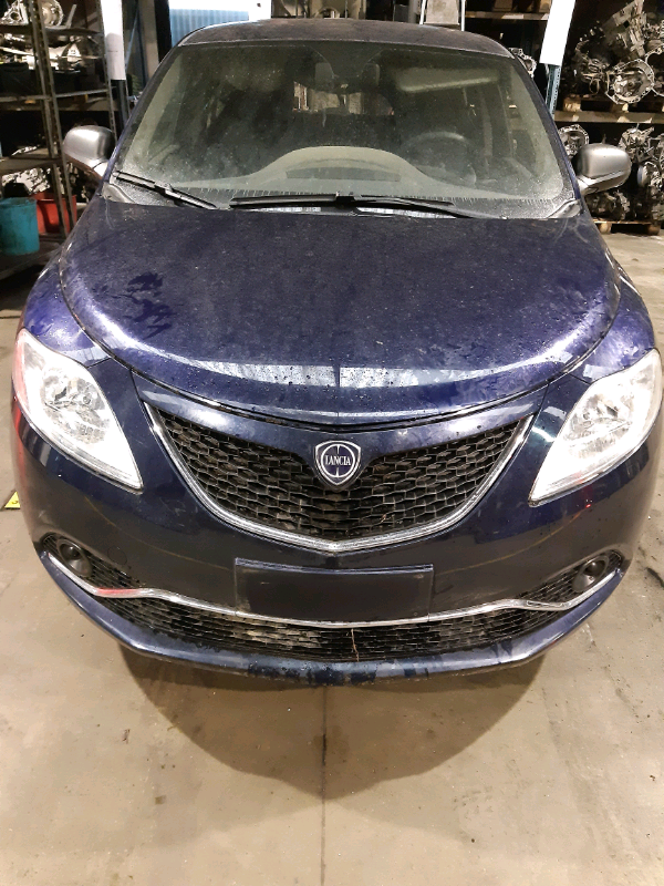 Lancia Ypsilon 1.2 b anno 2016 vendo per ricambi