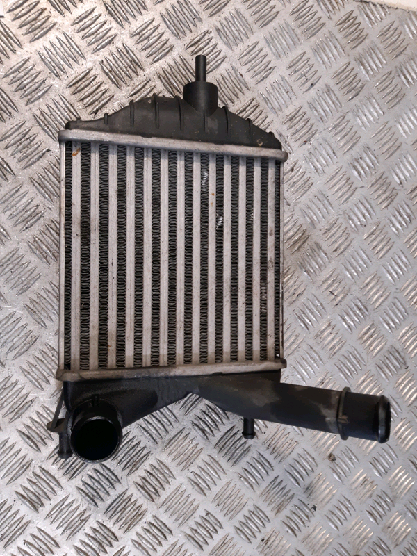 Radiatore intercooler usato Lancia Ypsilon 1.3MJ 2015 INCO175 84785000