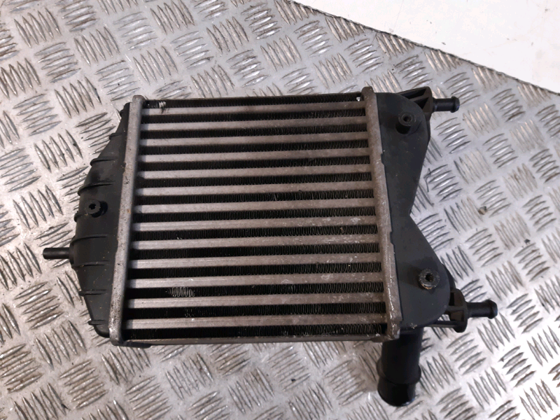 Radiatore intercooler usato Lancia Ypsilon 1.3MJ 2015 INCO175 84785000