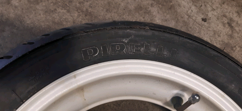 N&#039;1 cerchio + copertone PIRELLI 130/70-12 56L PLS1581