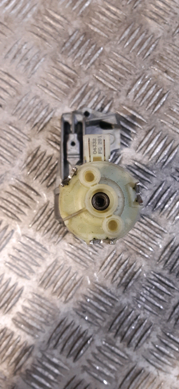 Motorino regolazione sedile ant sx VW Touareg 0130002531 CEVU844