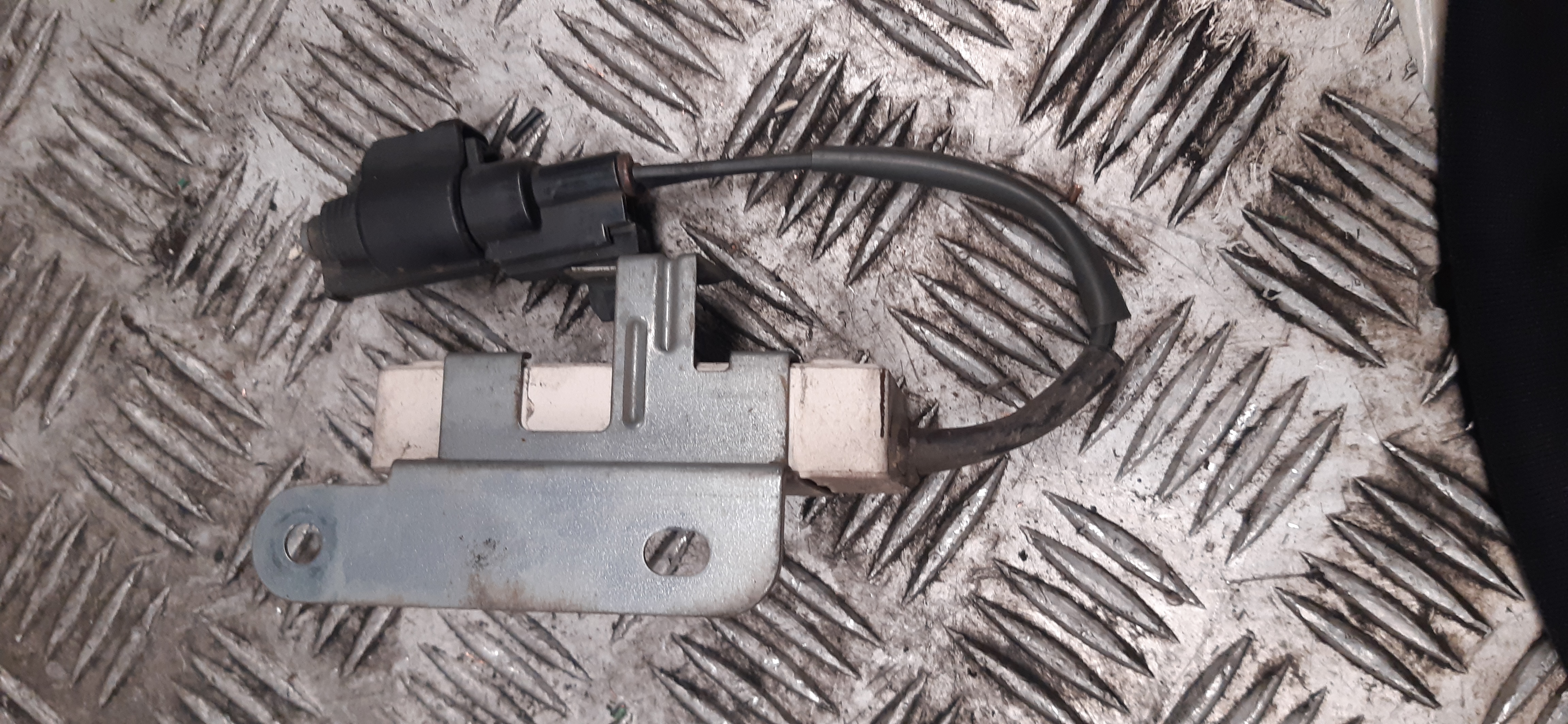 Resistenza ventola radiatore Toyota Yaris 1.0b 2008 5P 2468106110 CEVU893