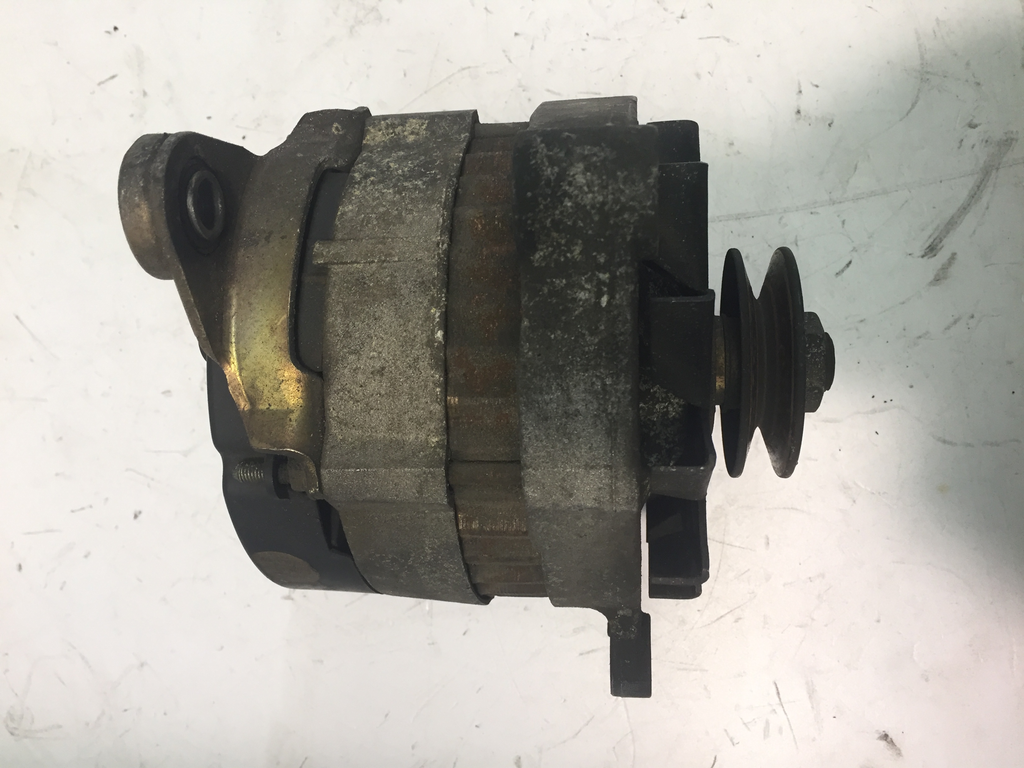 Alternatore RENAULT 4 1.1B 1990 688D7 2101838 ALT728