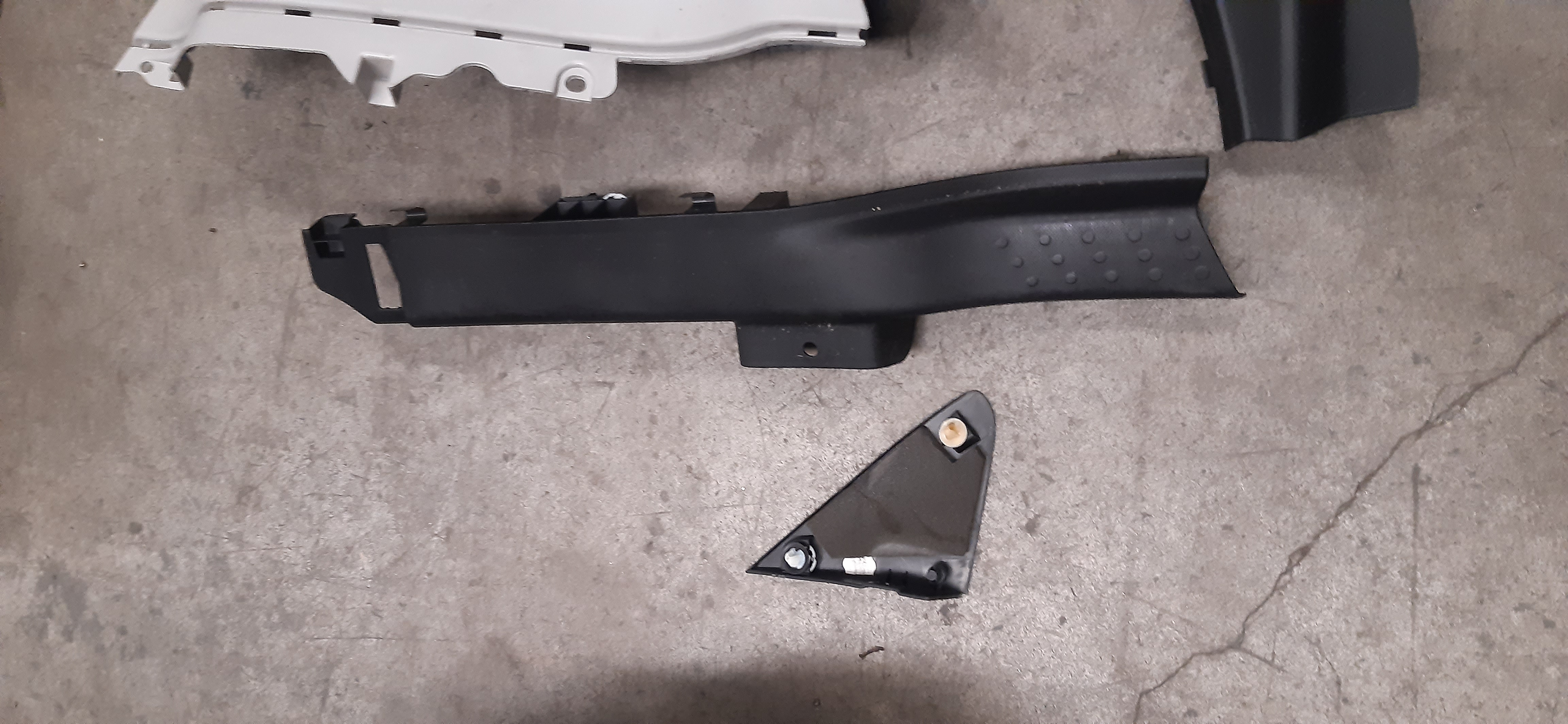 Interno completo di plastiche e tappetini in tessuto nero e grigio chiaro Smart Fortwo 3P 2017 