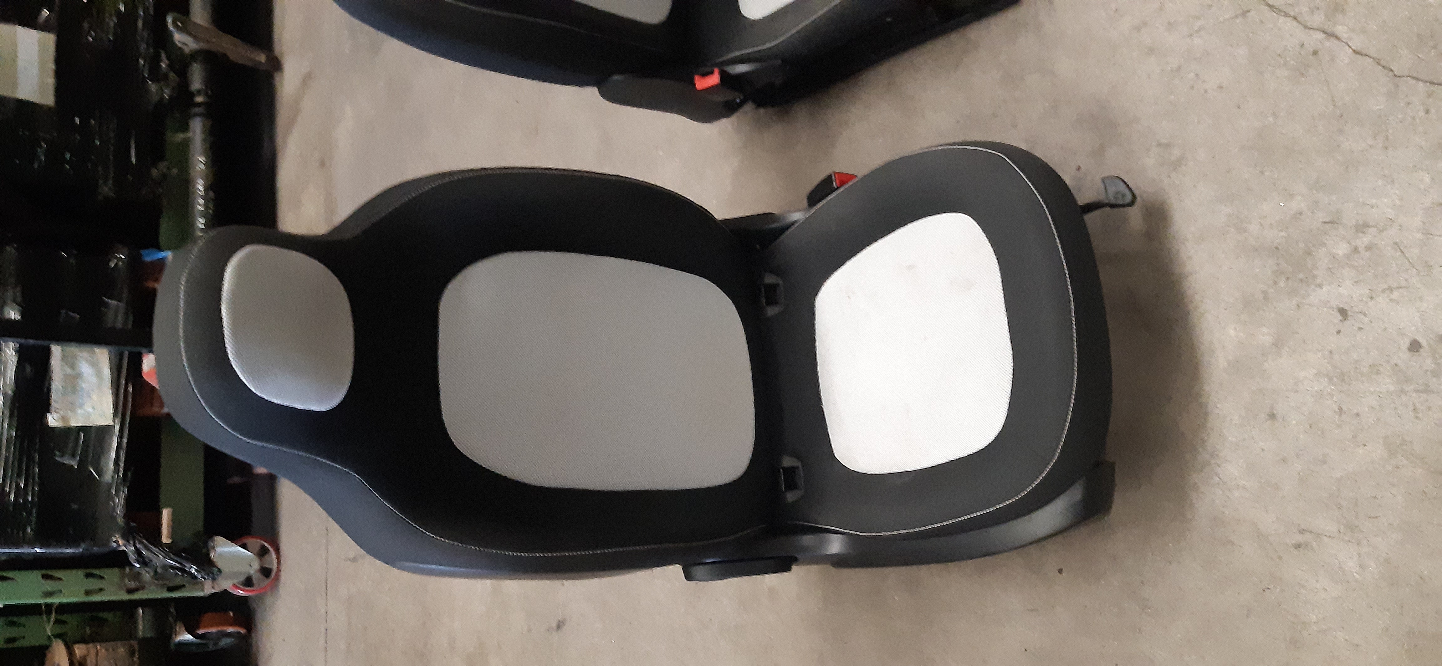 Interno completo di plastiche e tappetini in tessuto nero e grigio chiaro Smart Fortwo 3P 2017 