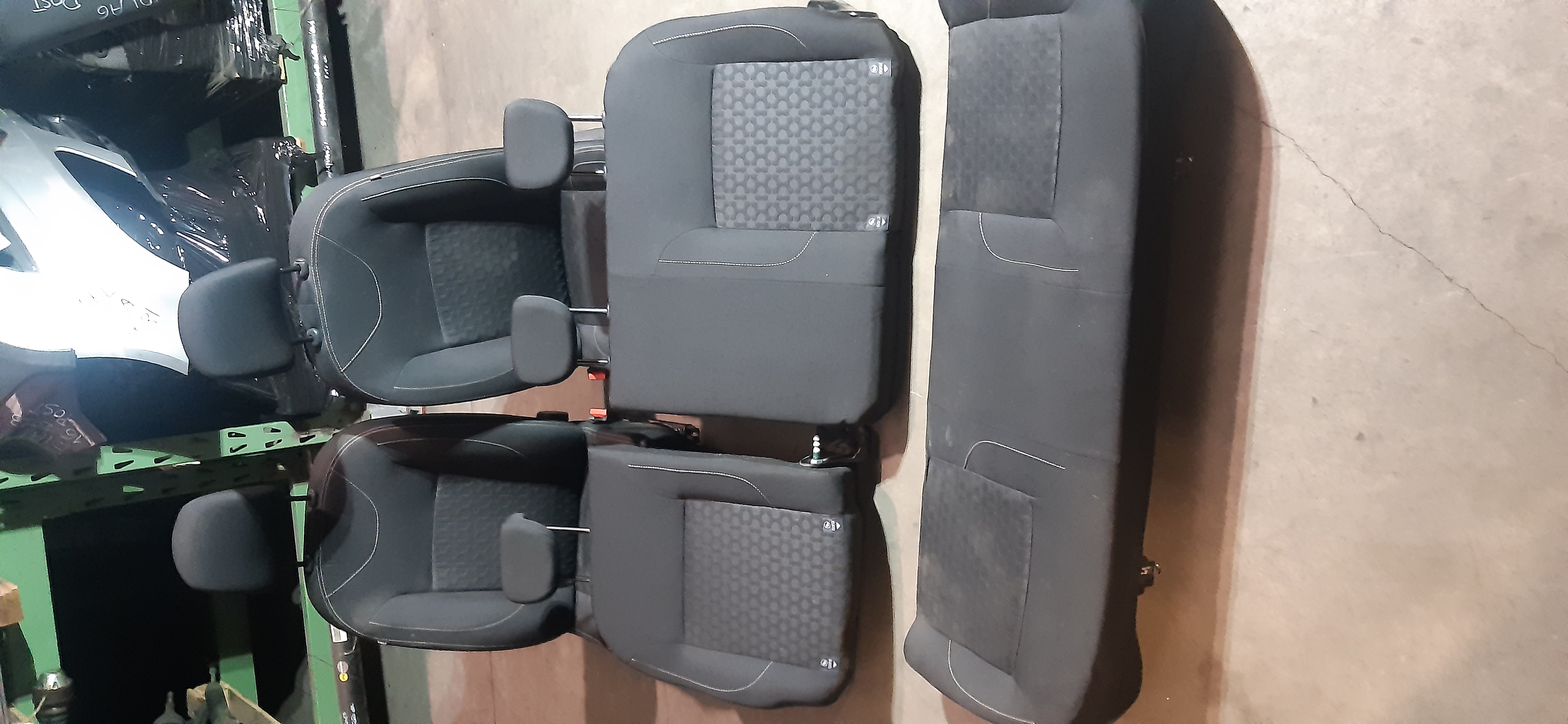 Interno completo di pannelli in Tessuto Nero e Grigio Dacia Logan MCV 5P 2015 