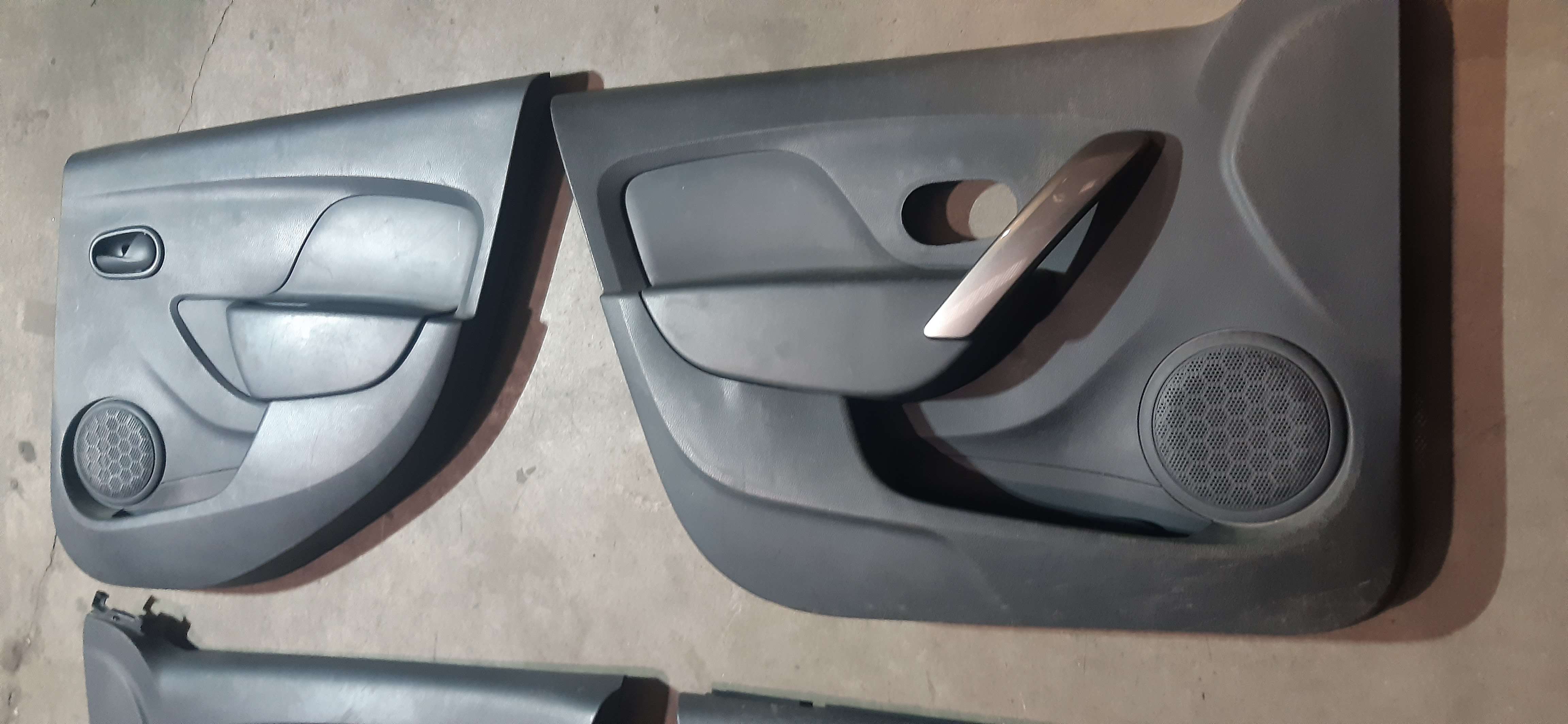 Interno completo di pannelli in Tessuto Nero e Grigio Dacia Logan MCV 5P 2015 