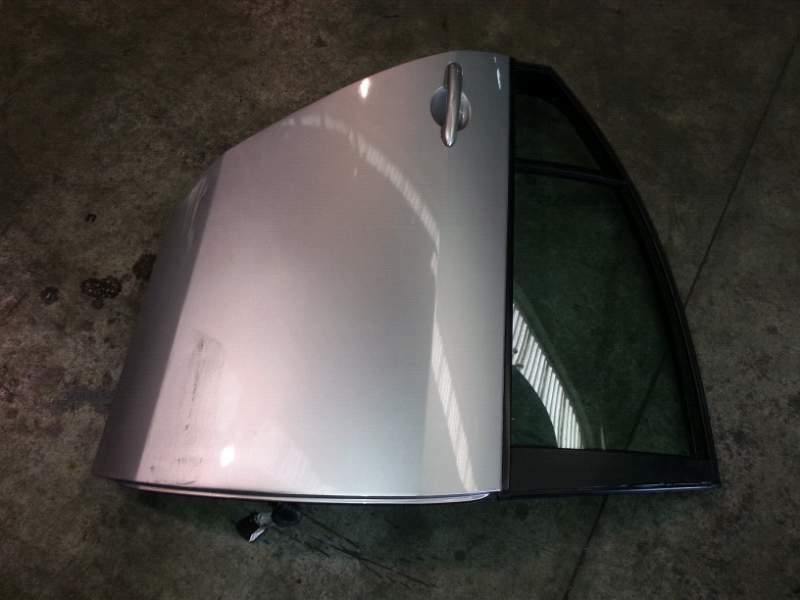 Portiera post dx di una Nissan primera sw del 2007 segnata