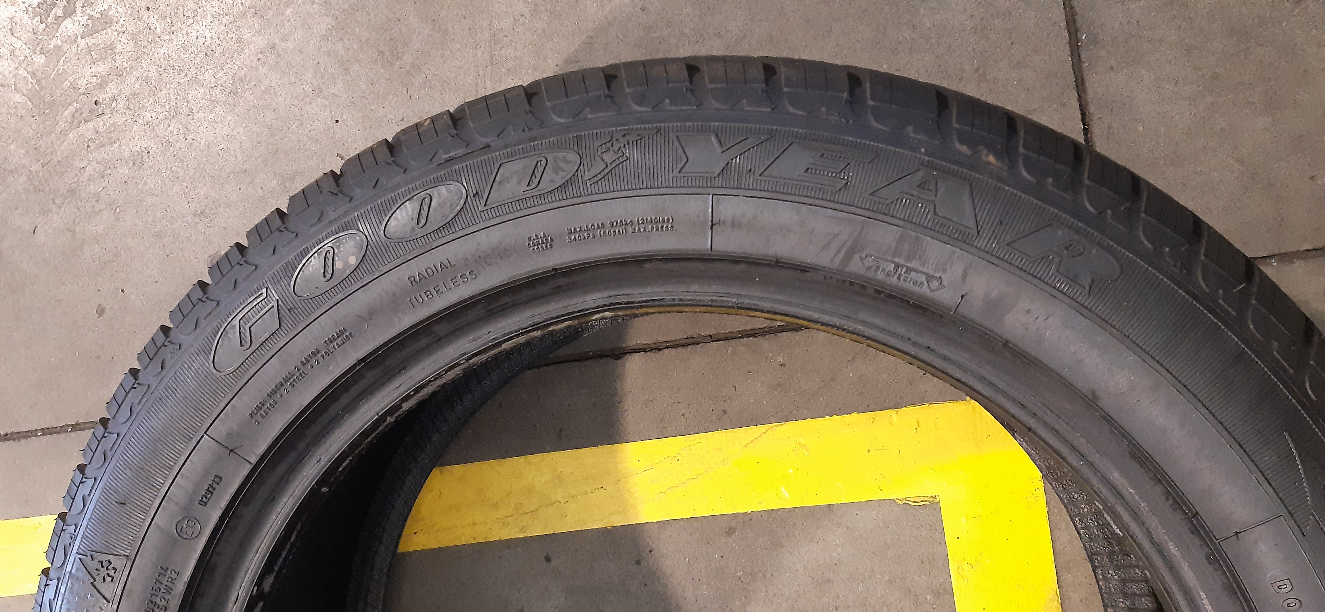 N.4 Gomme invernali GOOD YEAR 255/50 R19 107H DOT3119 GOMMUS233