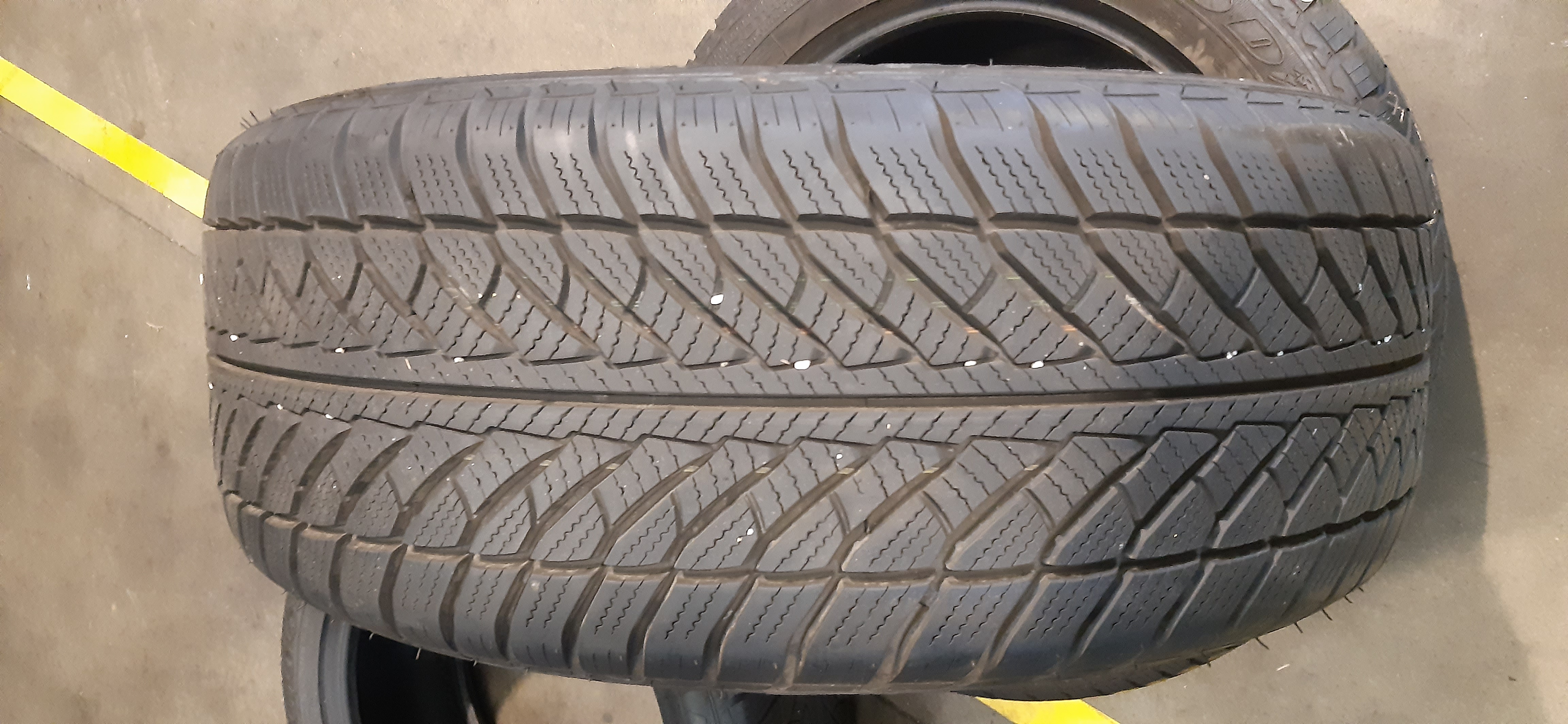 N.4 Gomme invernali GOOD YEAR 255/50 R19 107H DOT3119 GOMMUS233