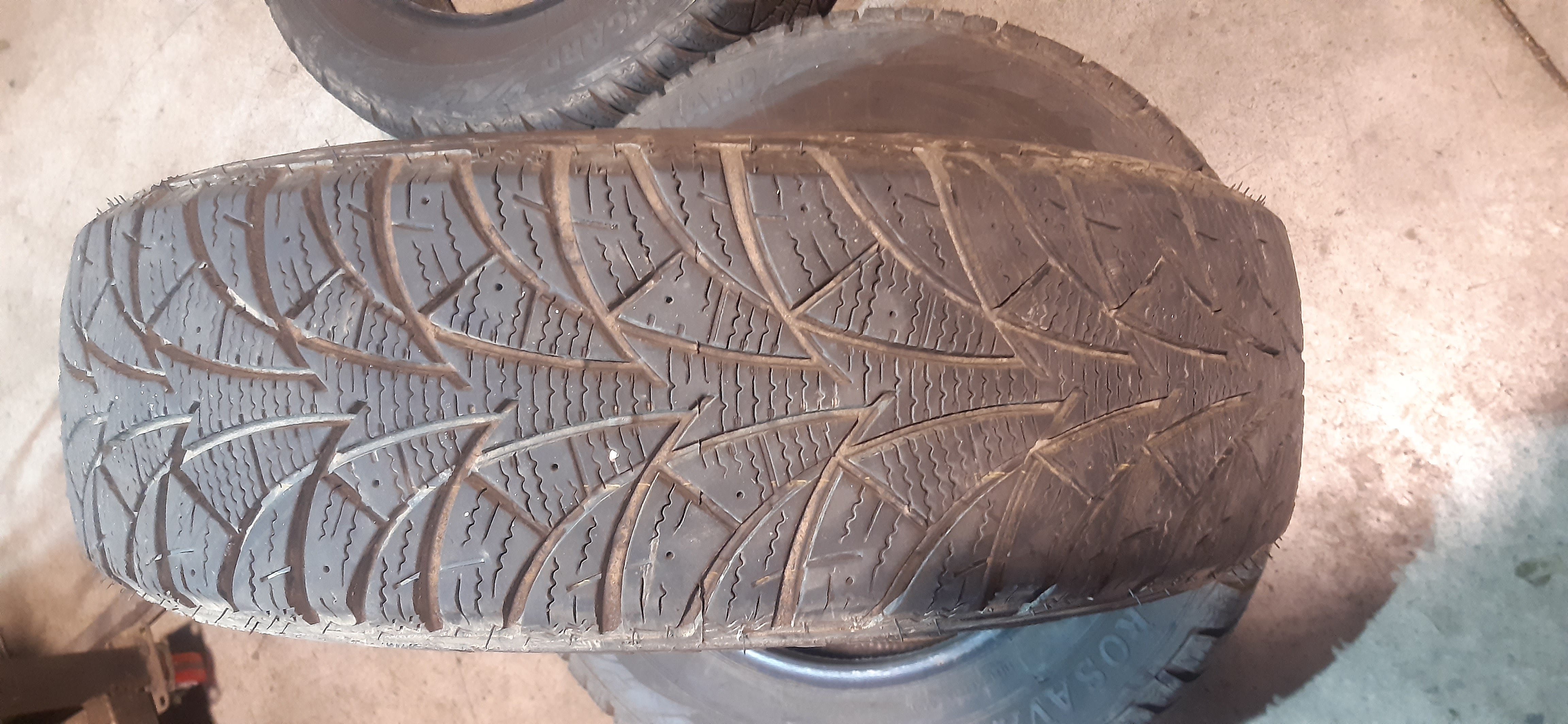 N.4 gomme invernali 185/65 R15 88T DOT4023 GOMMUS256