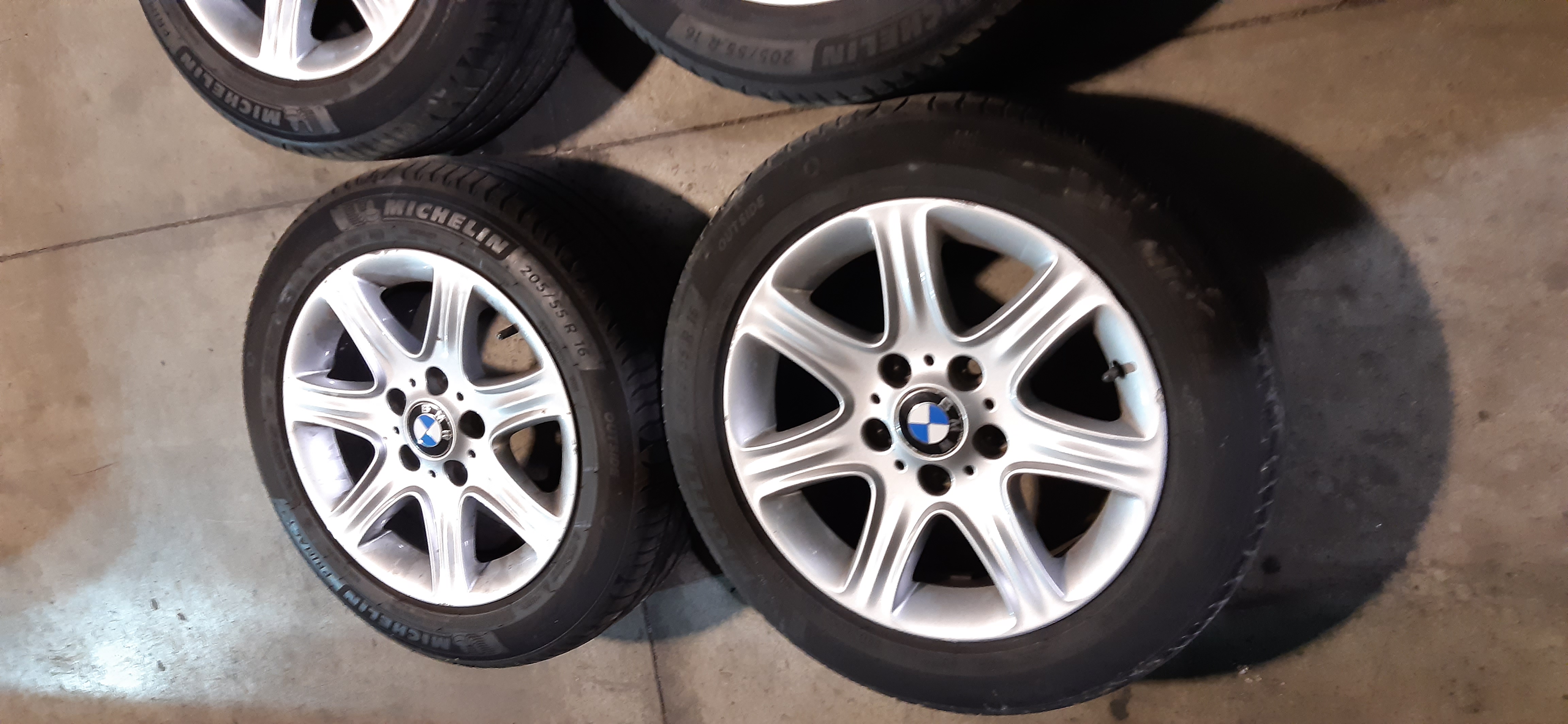 N.4 cerchi in ferro con gomme BMW Serie 1 F20 118D 2014 5P 7JX16H2 IS40 205/55 R16 91V DOT1818 GOMMUS258