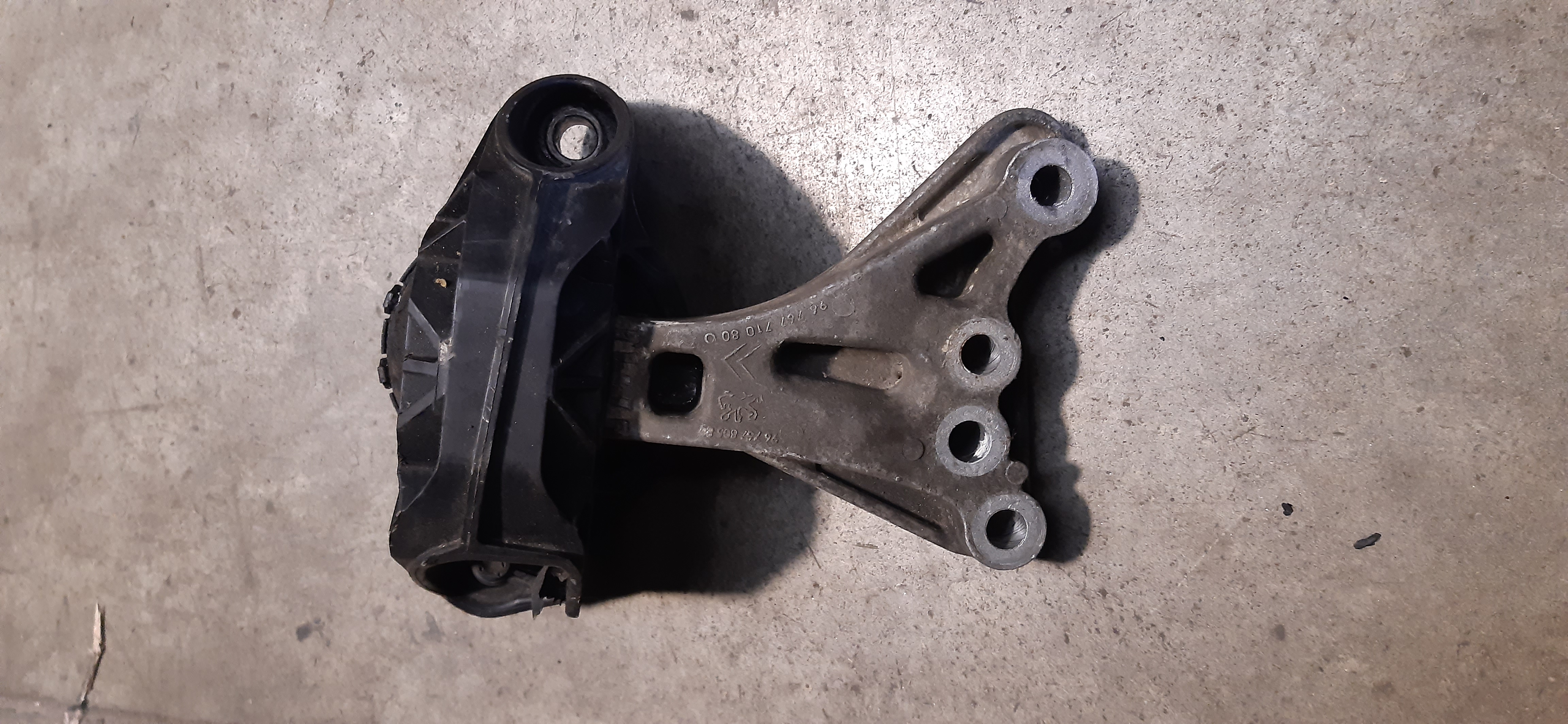 Supporto motore Peugeot 208 1.2B 2014 5P HM01 MECC2204