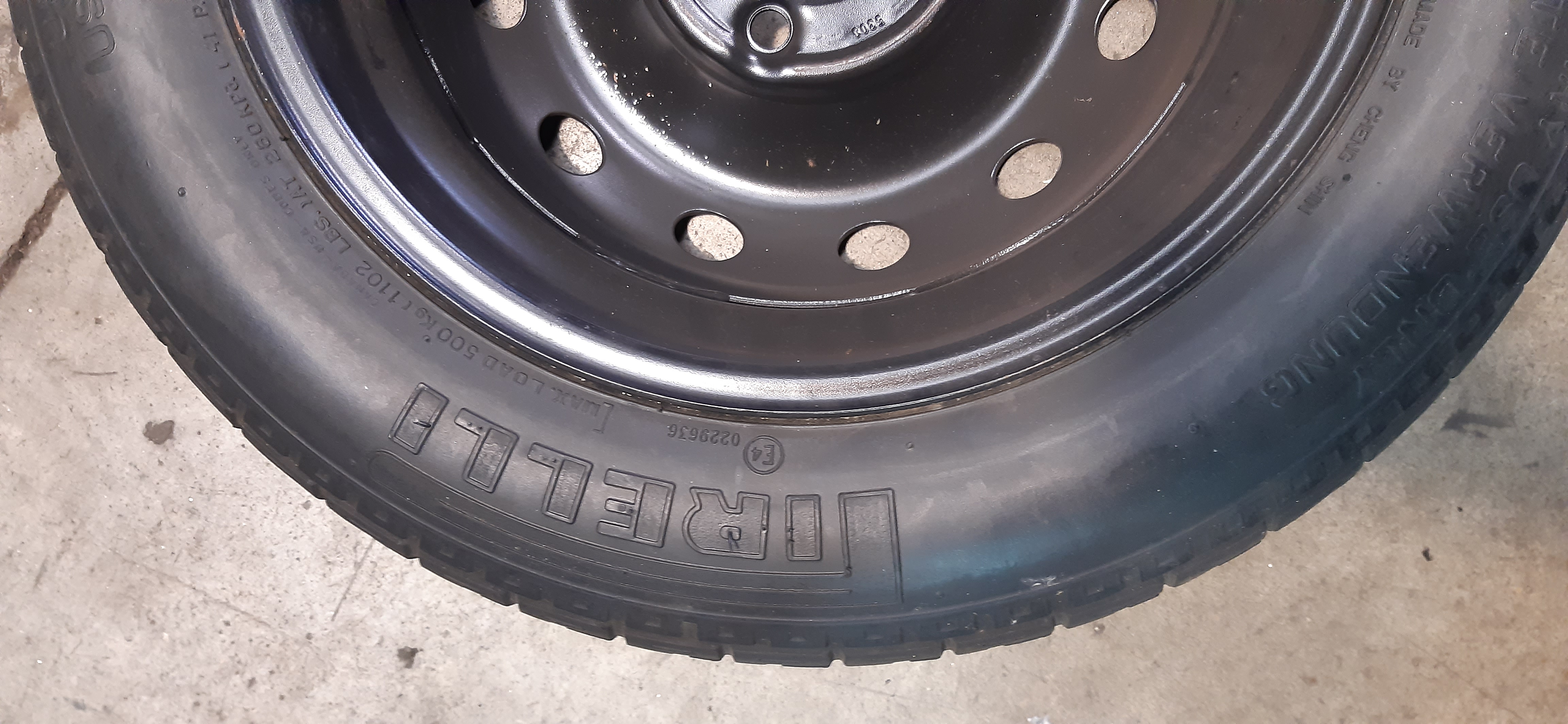 Ruotino di scorta completo di CRICK PIRELLI S135/80 B14 84M GOMMUS262