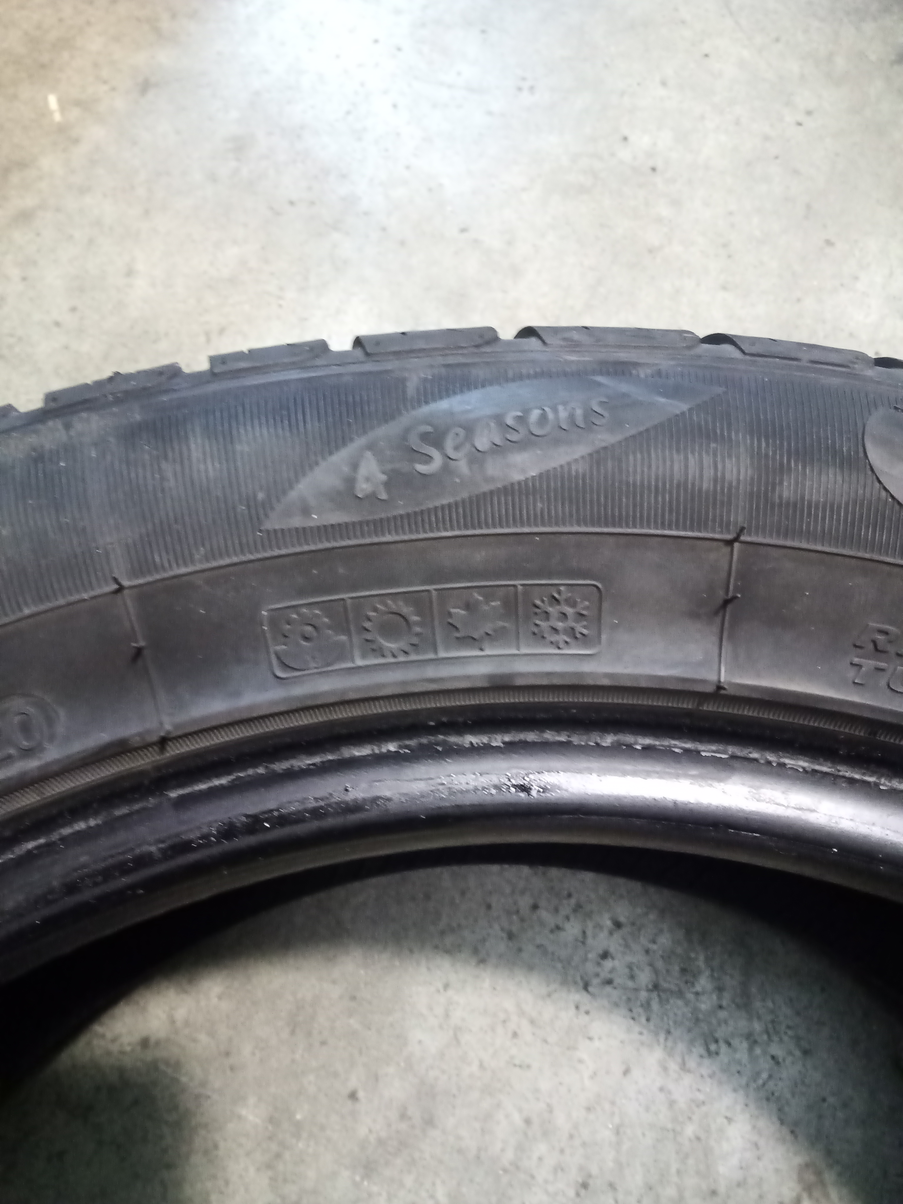 N.2 GOMME SUPERIA 4 STAGIONI 195 / 55 R16 87V DOT3220 GOMMUS308