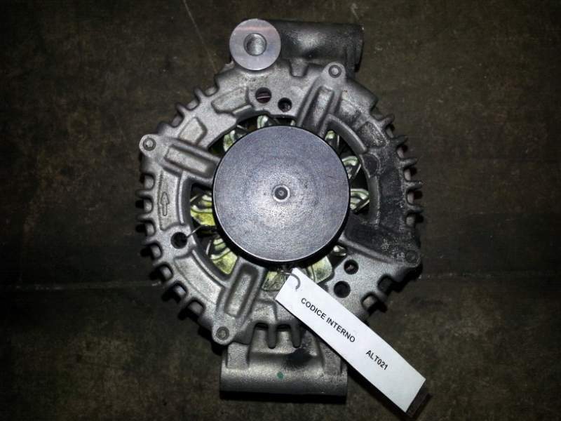 Alternatore usato per BMW 330 benz 2010 cod bosch 0121615010