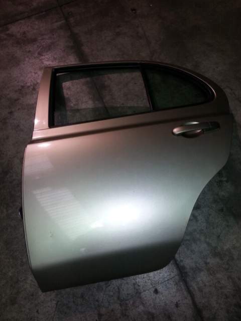 Portiera post sx per Nissan micra 1.5 dci del 2004