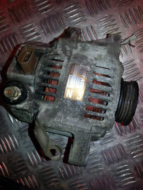 Alternatore usato Toyota Yaris Verso 1.3 benz 27060-21020