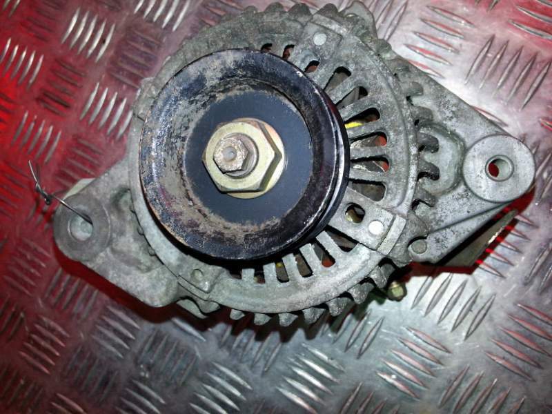 Alternatore usato Toyota Yaris Verso 1.3 benz 27060-21020