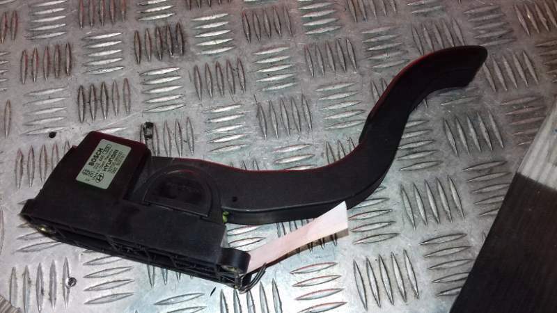 Pedale acceleratore usato Hyundai Santa Fe 2.0 crd del 2001