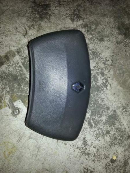 Airbag volante di una Renault espace del 2002 cod 8200071201C