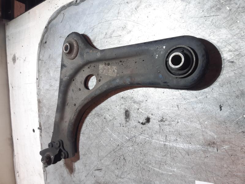 TRAPEZIO ANTERIORE SINISTRO PEUGEOT 1007 1.4HDI 2007 MECC4575