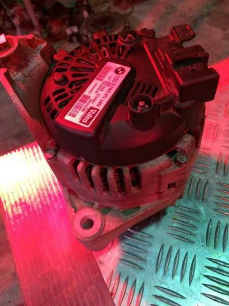 Alternatore usato per BMW 320 D 163 cv Touring del 2007