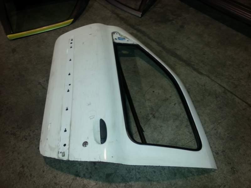 Portiera anteriore sx Renalut Clio del 2000 - 3 porte .