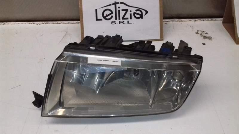 Faro anteriore sx usato Skoda Fabia sw 1.9 sdi del 2001