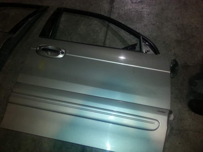 Portiera anteriore destra kia carnival grigio chiaro 2001