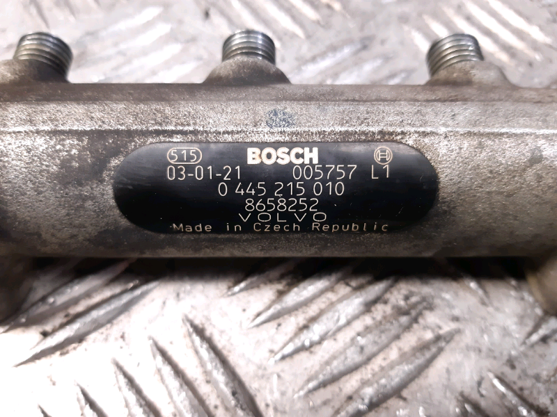 Flauto iniezione usato Volvo 2.4td 0445215010 BOSCH