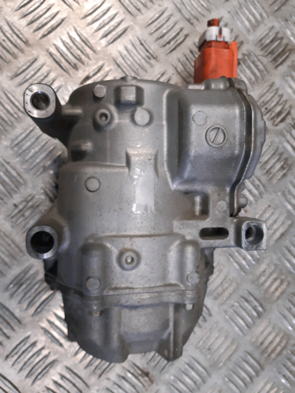 Compressore clima Toyota yaris 1.5b 2015 COMU610