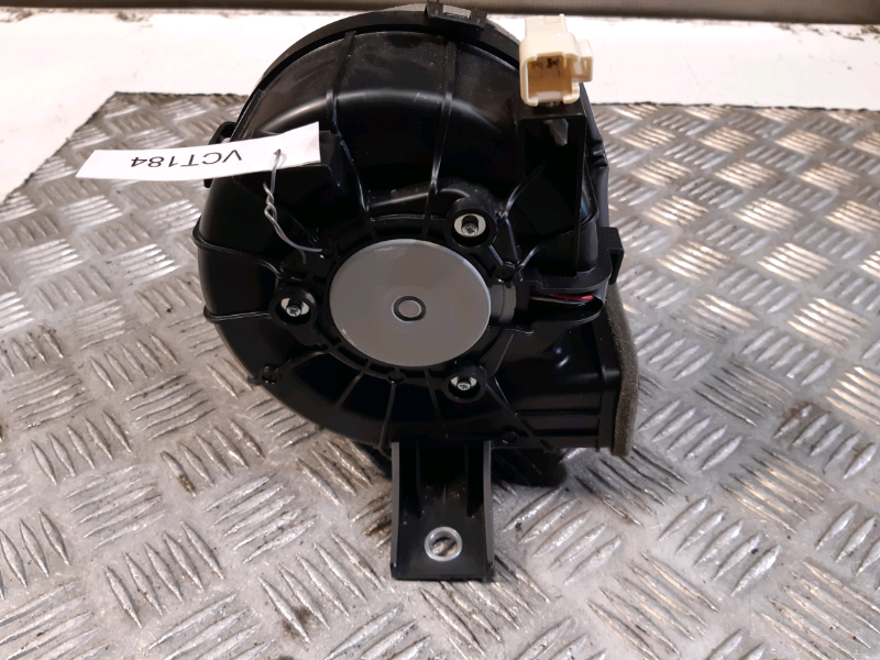 Ventola raffreddamento batteria Toyota yaris 1.5b 2015 VCT184